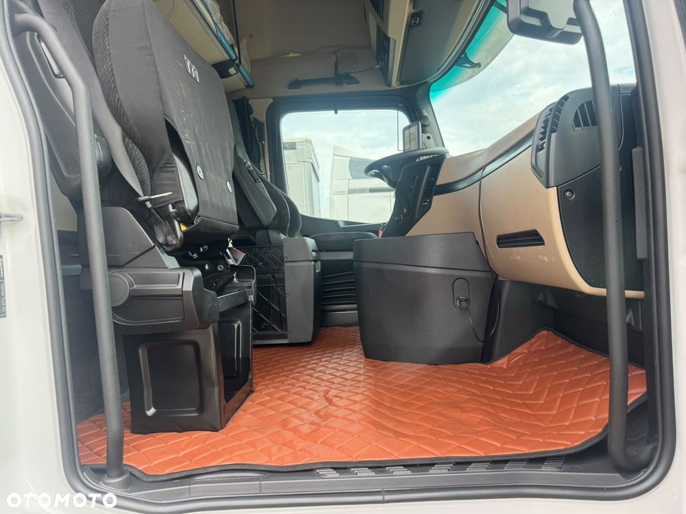 Mercedes-Benz ACTROS - 11