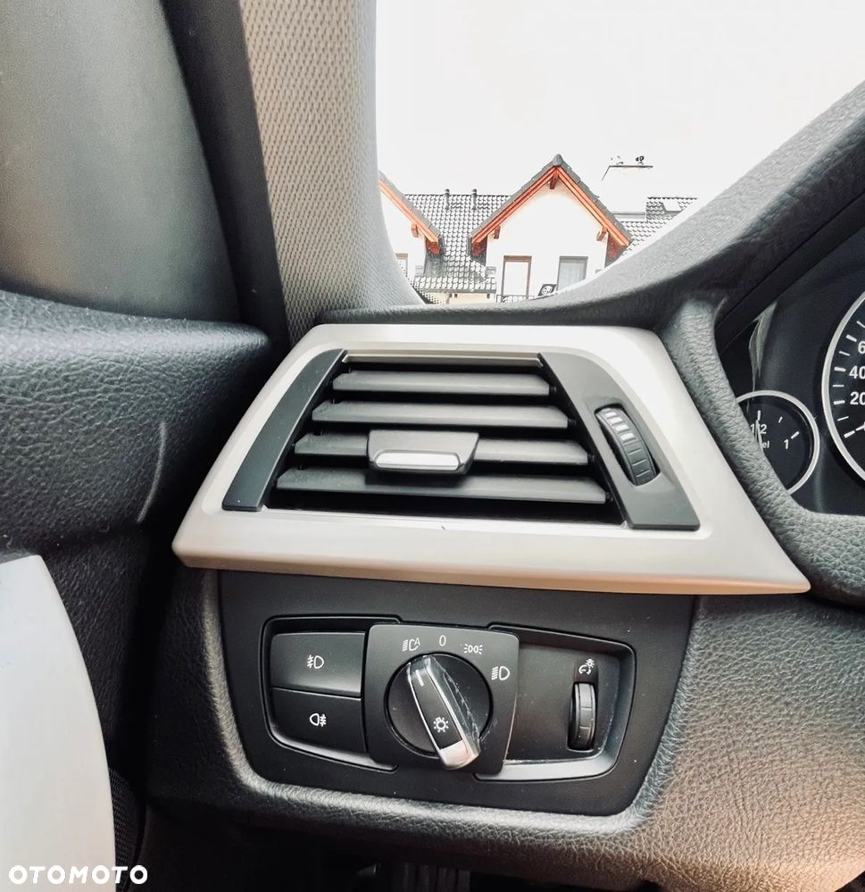 BMW Seria 3 318d Blue Performance Sport Line - 15