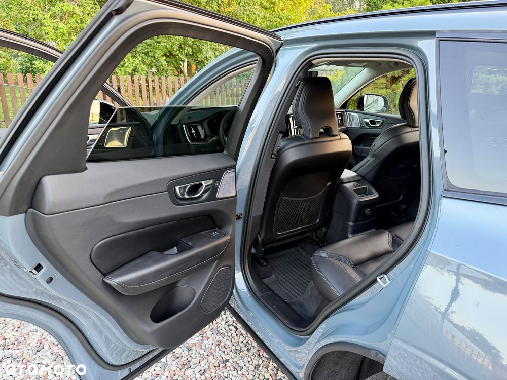 Volvo XC 60 T8 Plug-In Hybrid AWD Ultra Black Edition - 19