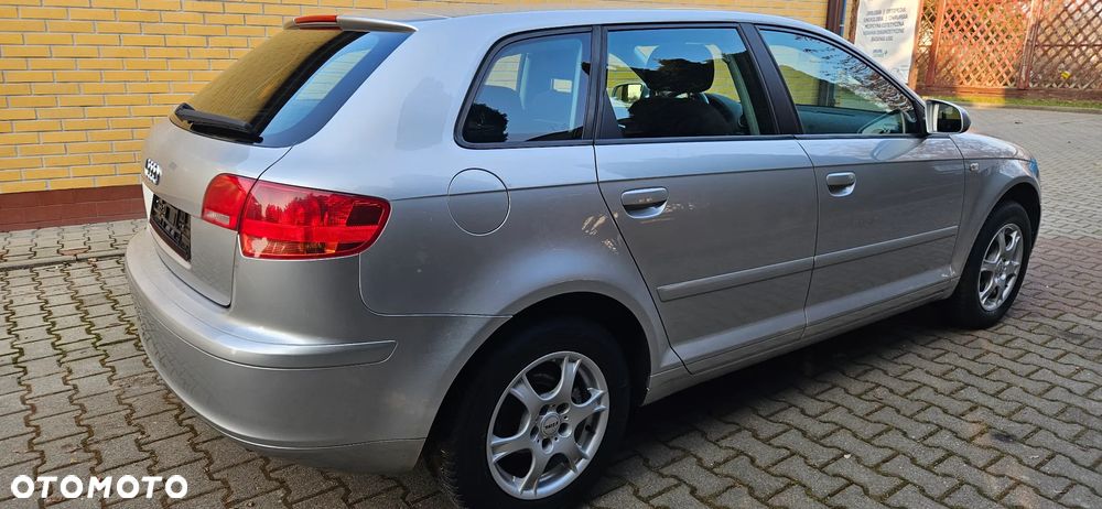 Audi A3 Sportback 1.6 Attraction - 4