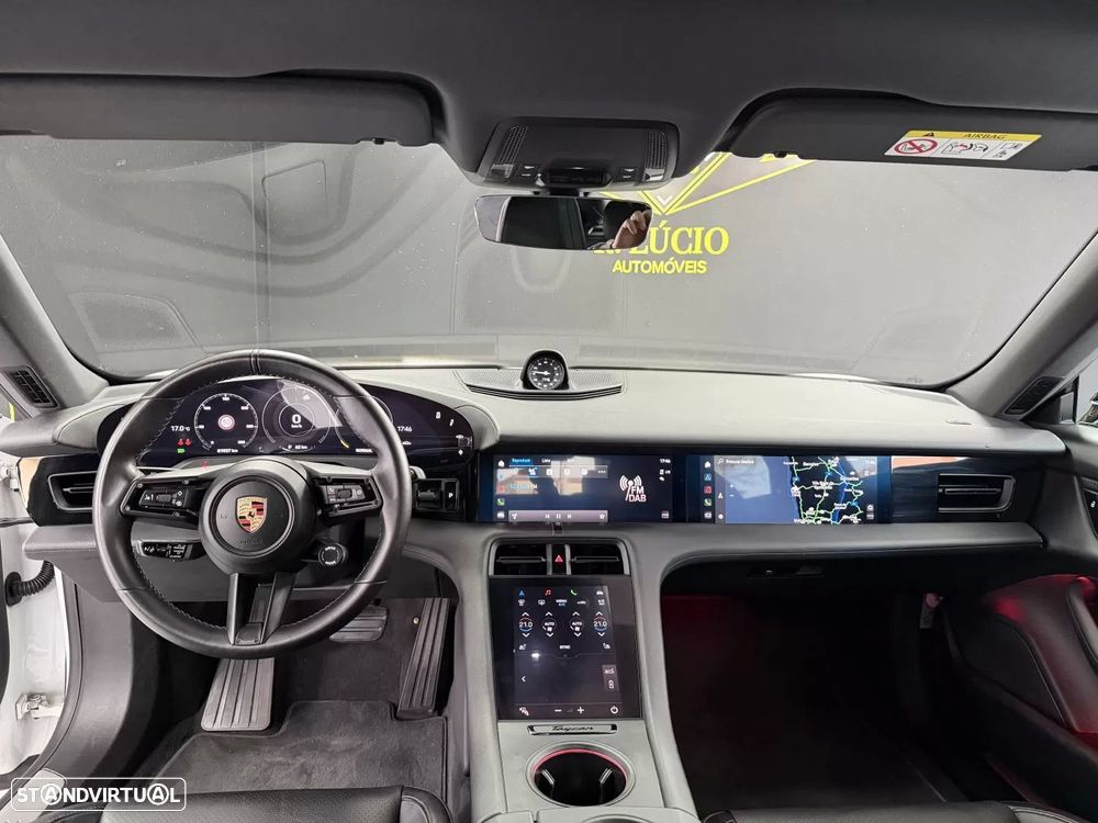 Porsche Taycan 4S - 41
