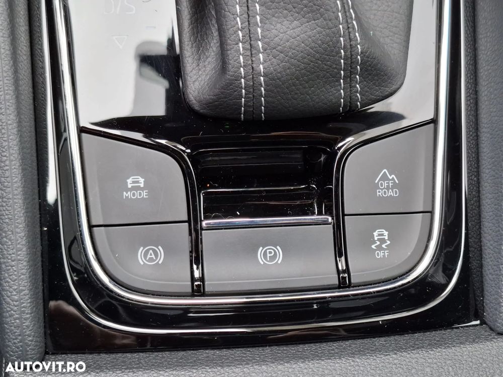 Skoda Karoq 2.0 TSI 4X4 DSG Sportline - 28