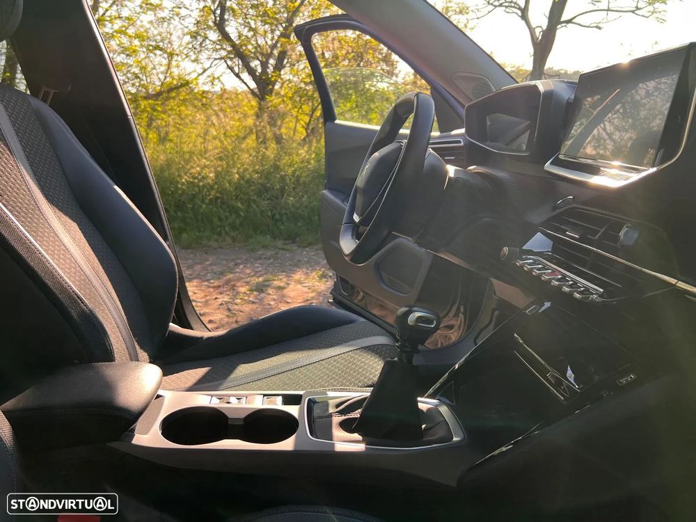 Peugeot 2008 1.2 PureTech Allure Pack - 20