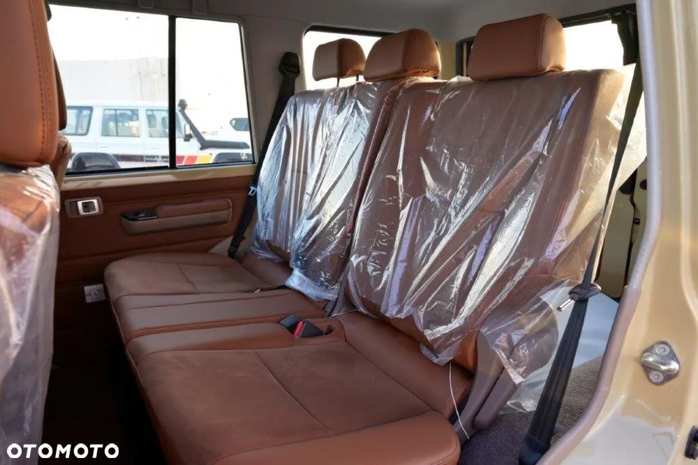 Toyota Land Cruiser - 15