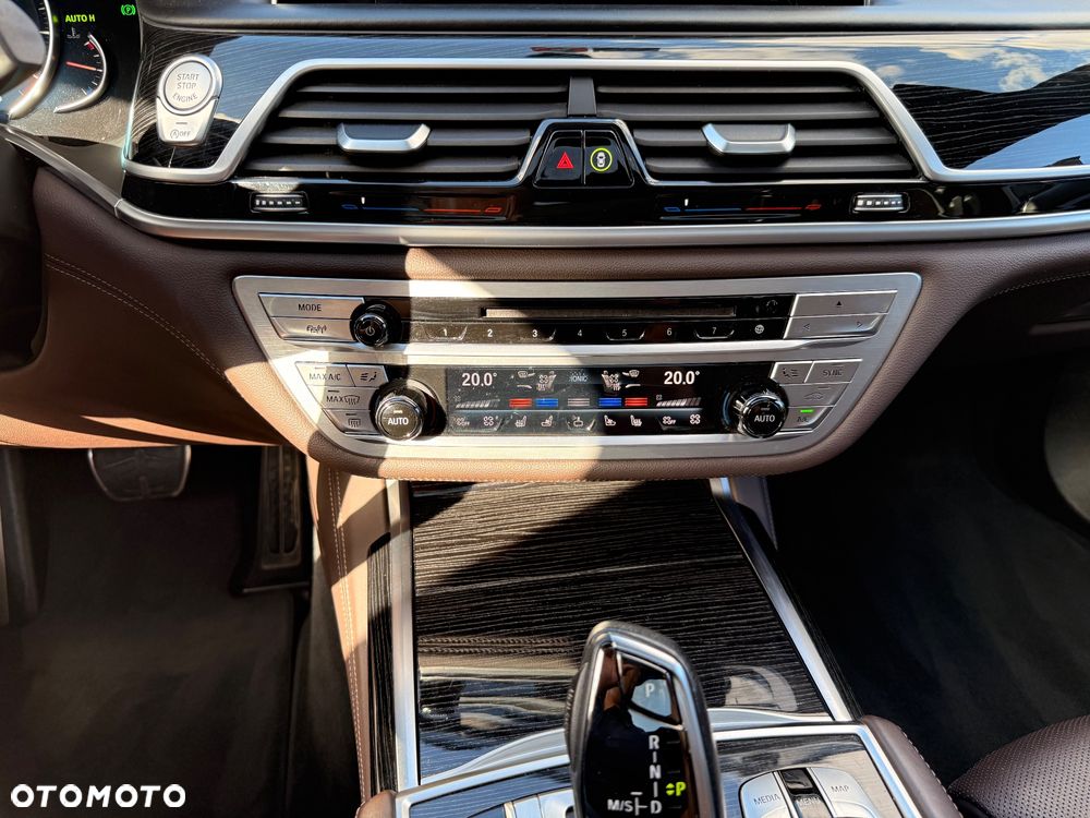 BMW Seria 7 750Li - 36