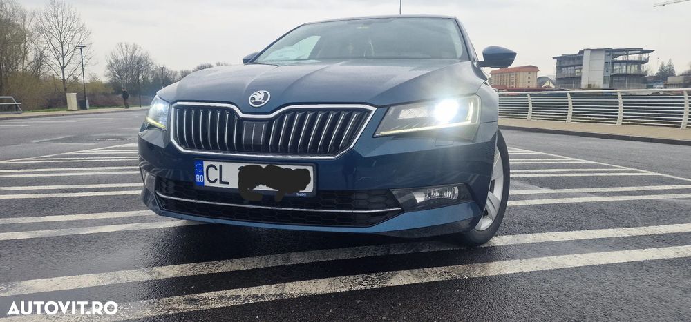Skoda Superb 2.0 TDI DSG Ambition - 2