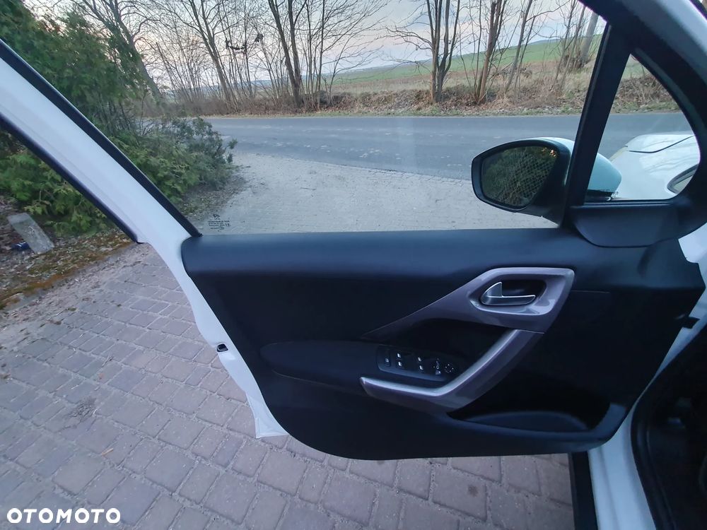 Peugeot 2008 1.6 e-HDi Active S&S - 9