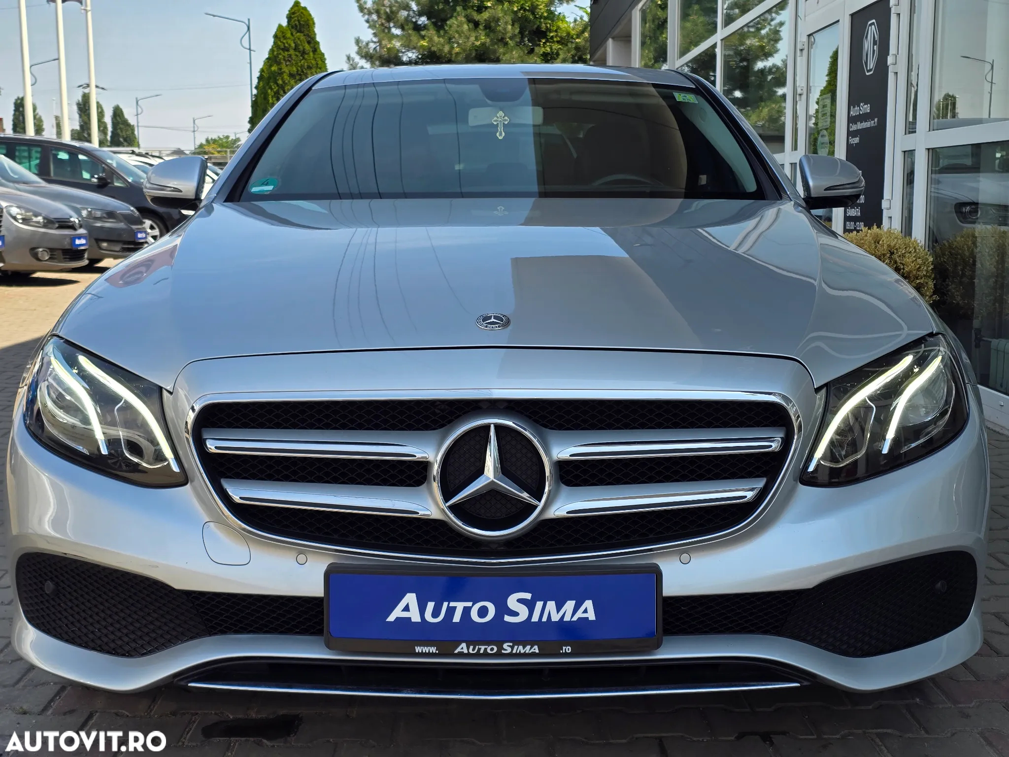 Mercedes-Benz E 200 4Matic 9G-TRONIC - 3