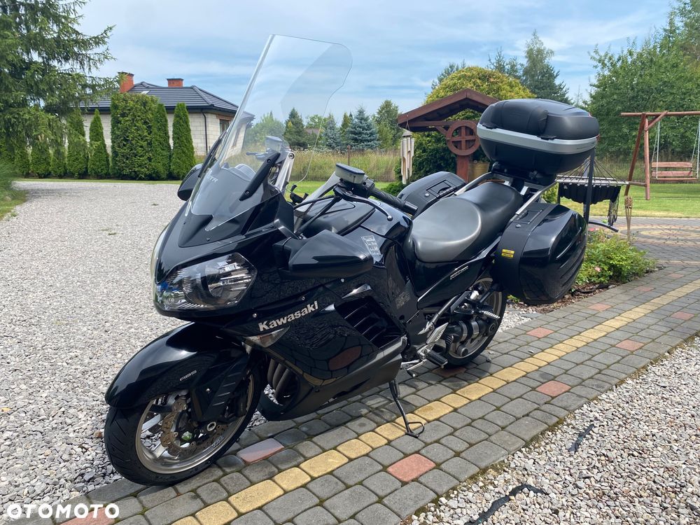 Kawasaki GTR - 4