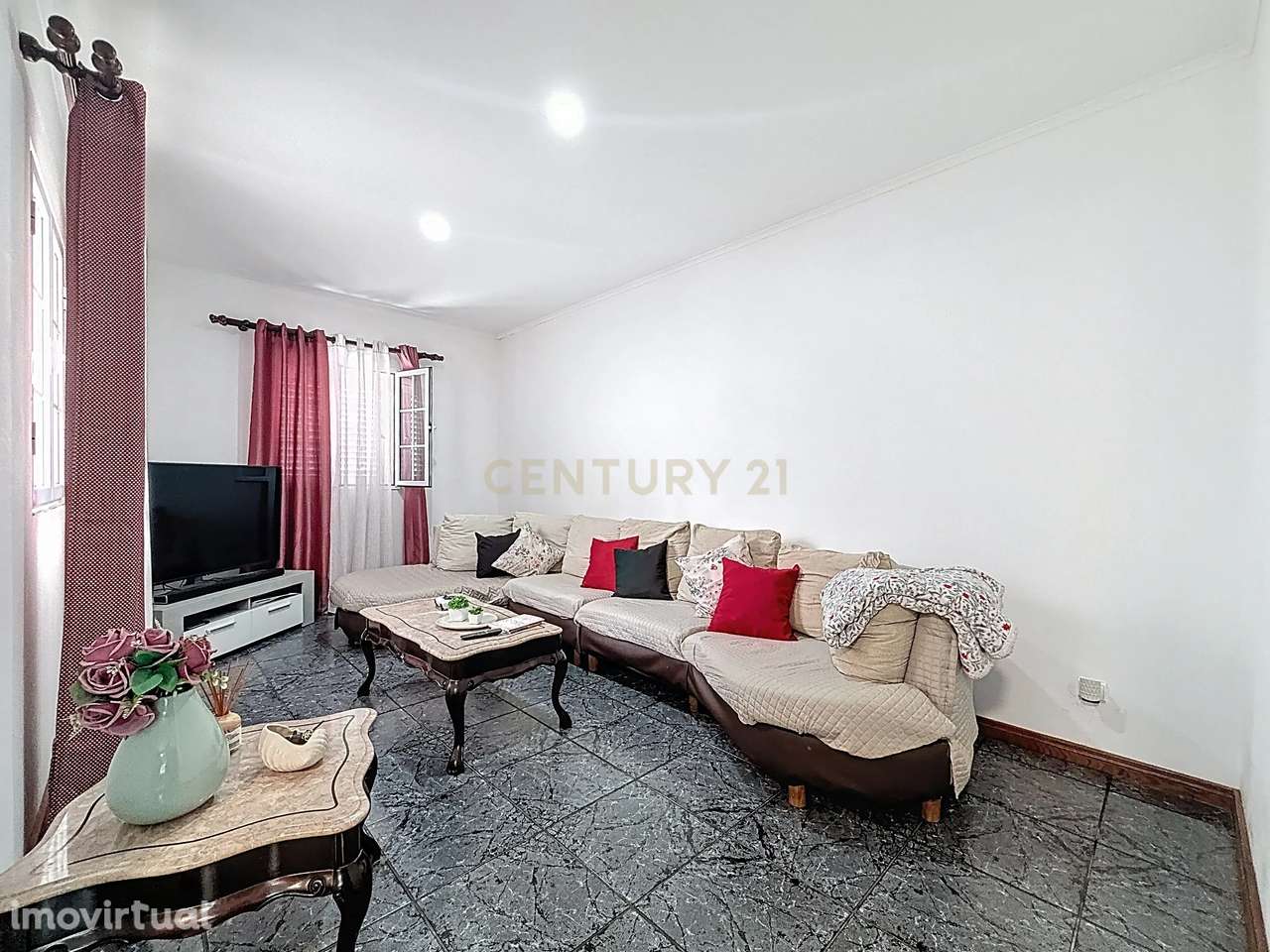 Moradia Moderna e Funcional no Coração da Vila de Nordeste - Grande imagem: 5/25