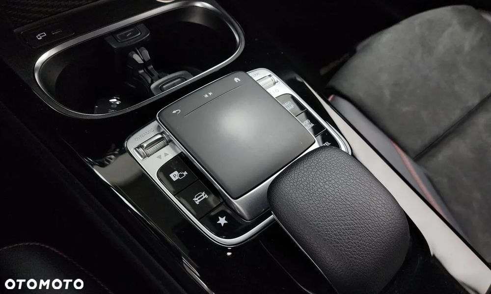 Mercedes-Benz Klasa A 220 4Matic 7G-DCT - 28
