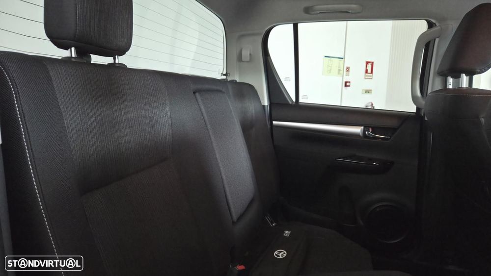 Toyota Hilux 2.4D 4x4 tracker 3L - 15