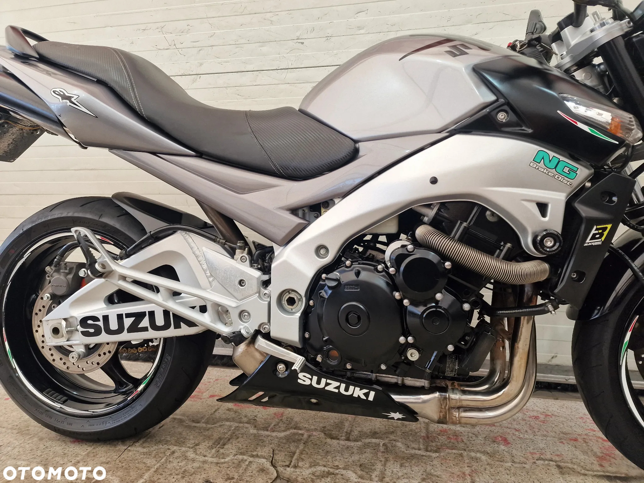Suzuki GSR - 24