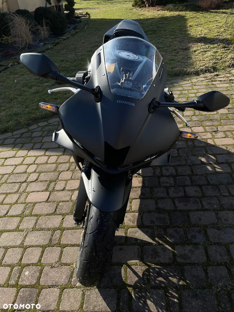 Honda CBR - 9