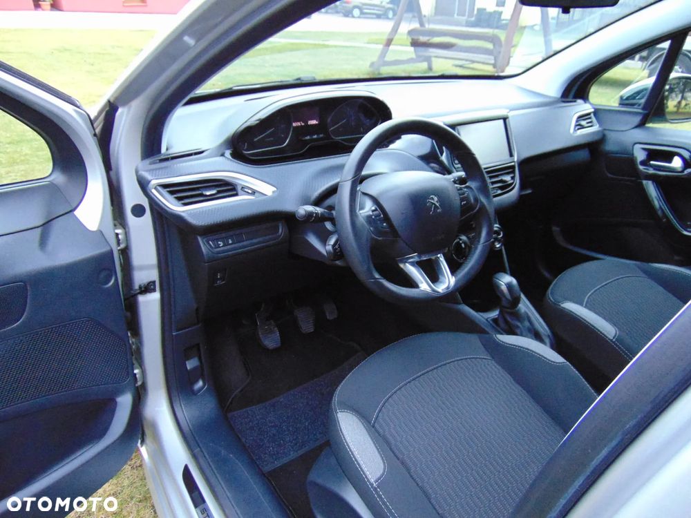 Peugeot 208 82 PureTech Style - 17