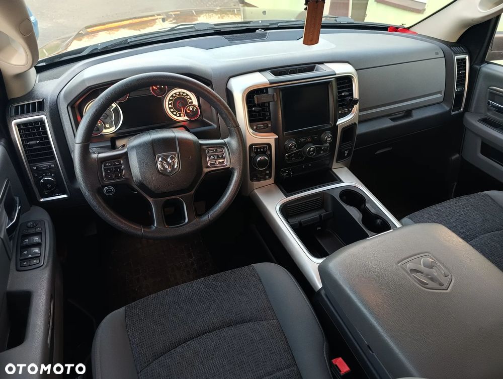 Dodge RAM - 12