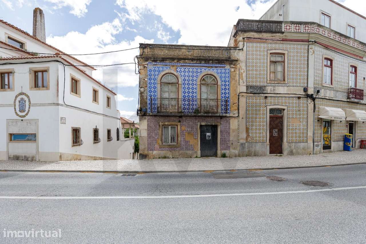 Edifício para reabilitação | Fachada emblemática no centro histórico d - Grande imagem: 3/33