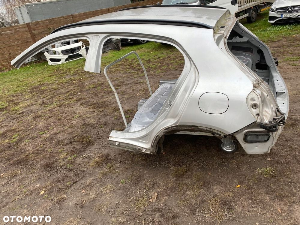 MERCEDES gla 156 tyl z dachem cwiartka kolor 761 igla - 2