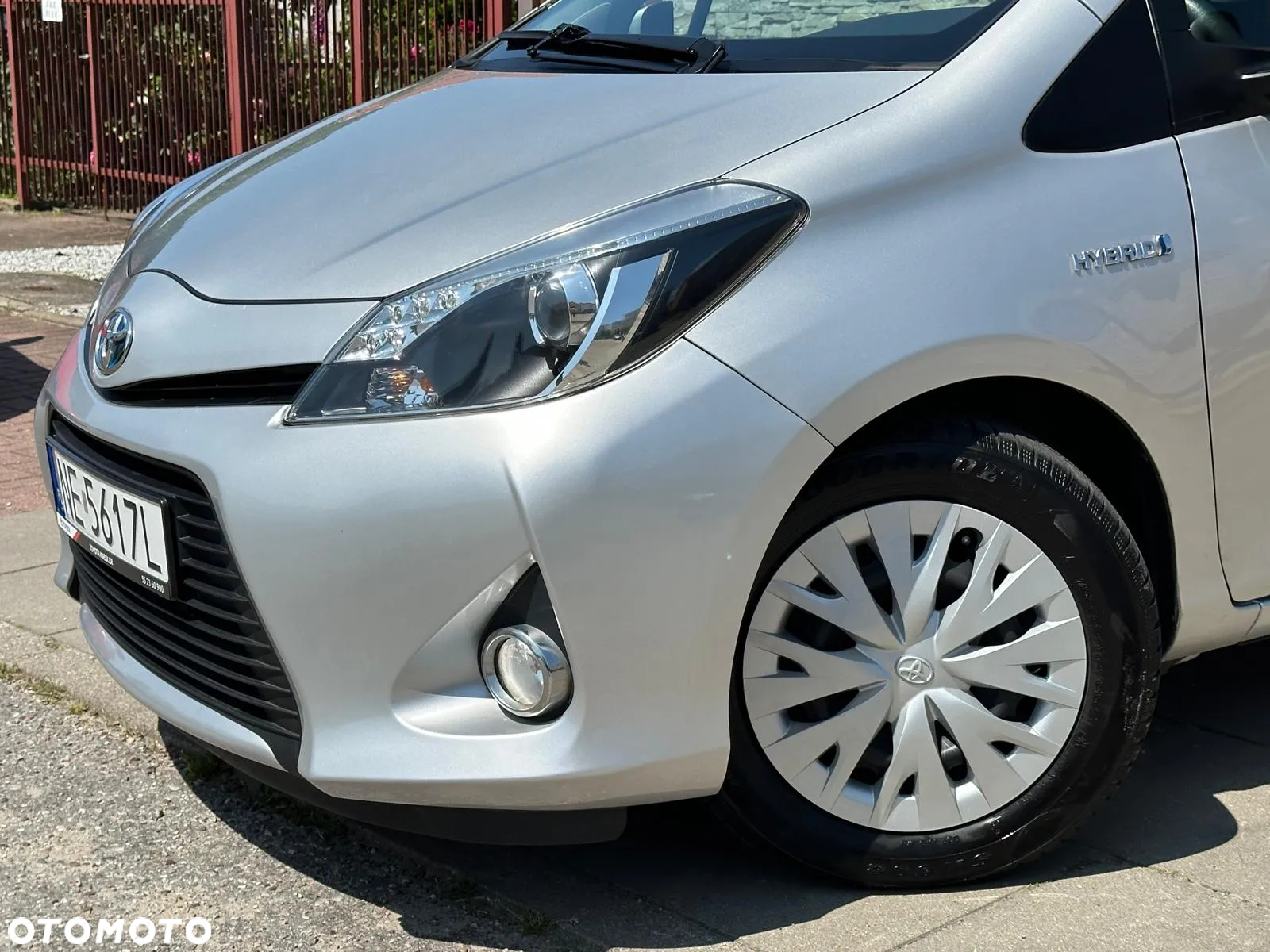 Toyota Yaris Hybrid 100 Business Edition - 11