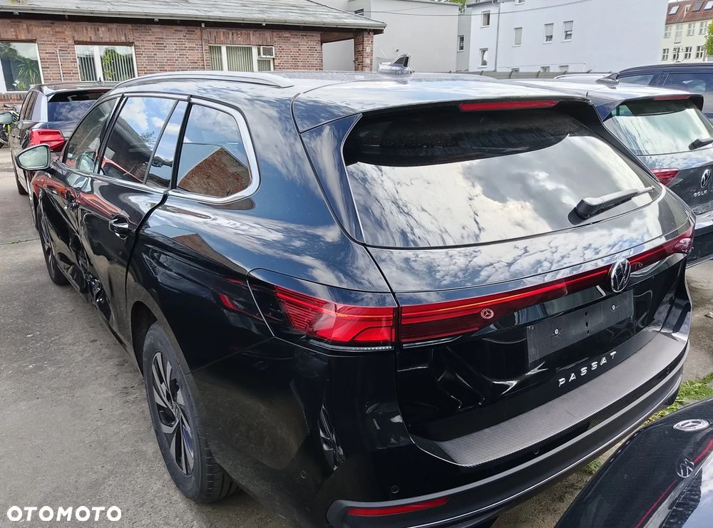 Volkswagen Passat - 4