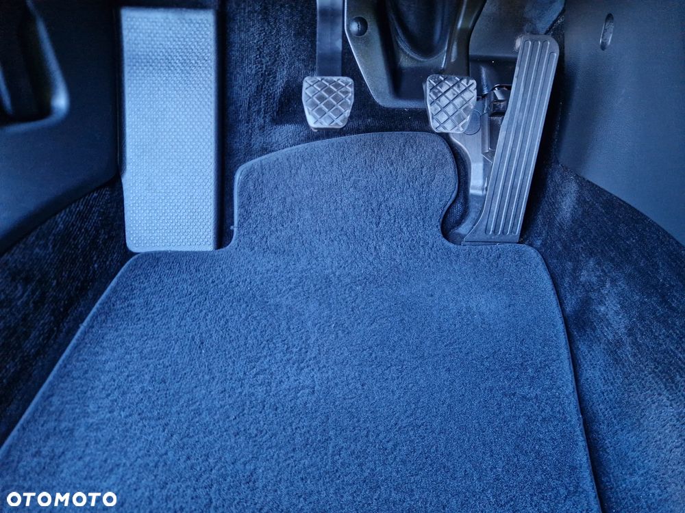 Volkswagen Passat Variant 2.0 Blue TDI DPF Comfortline - 17