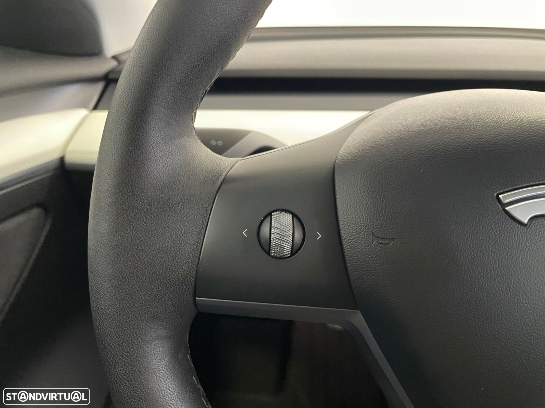 Tesla Model 3 - 32