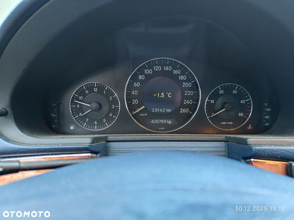 Mercedes-Benz Klasa E 270 CDI T Avantgarde - 12