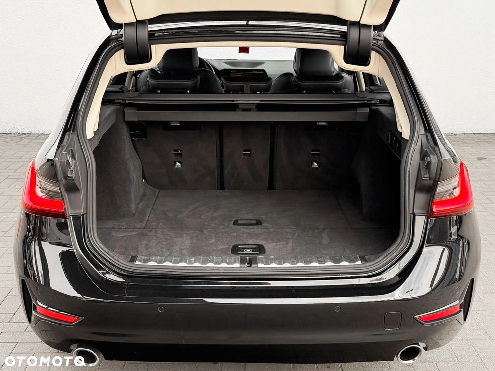 BMW Seria 3 320d xDrive Advantage - 16