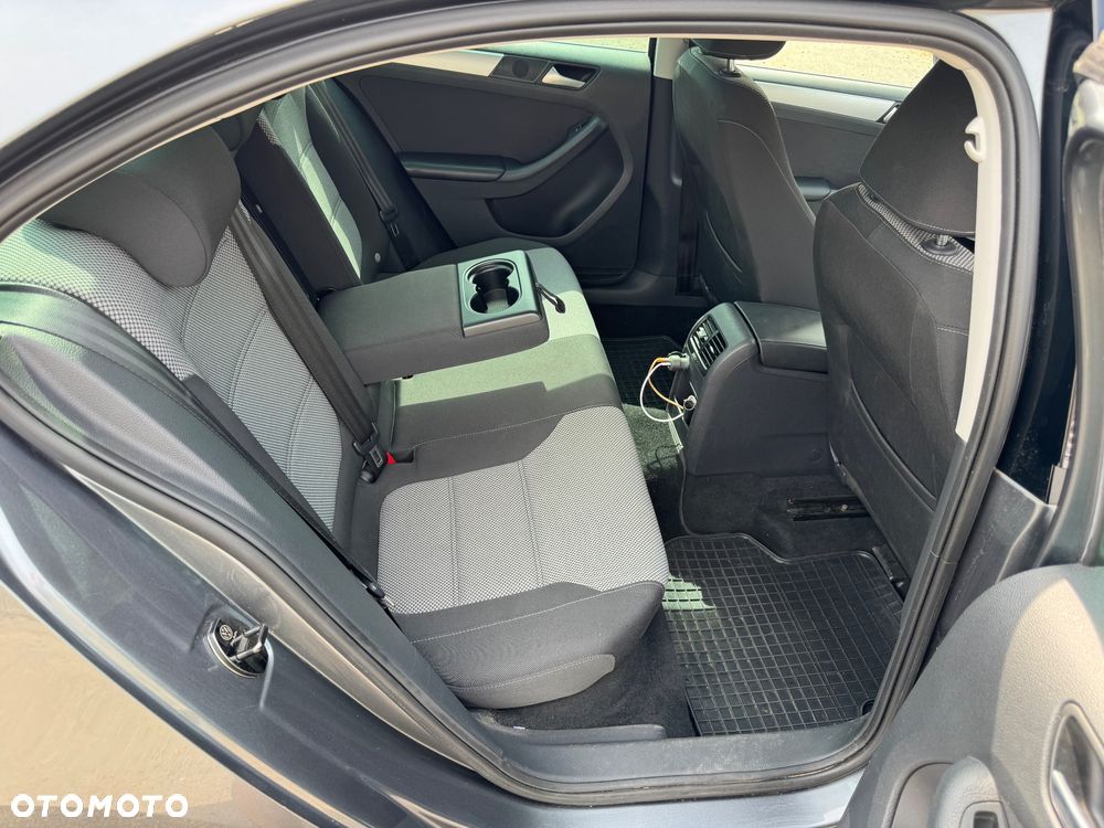 Volkswagen Jetta - 10