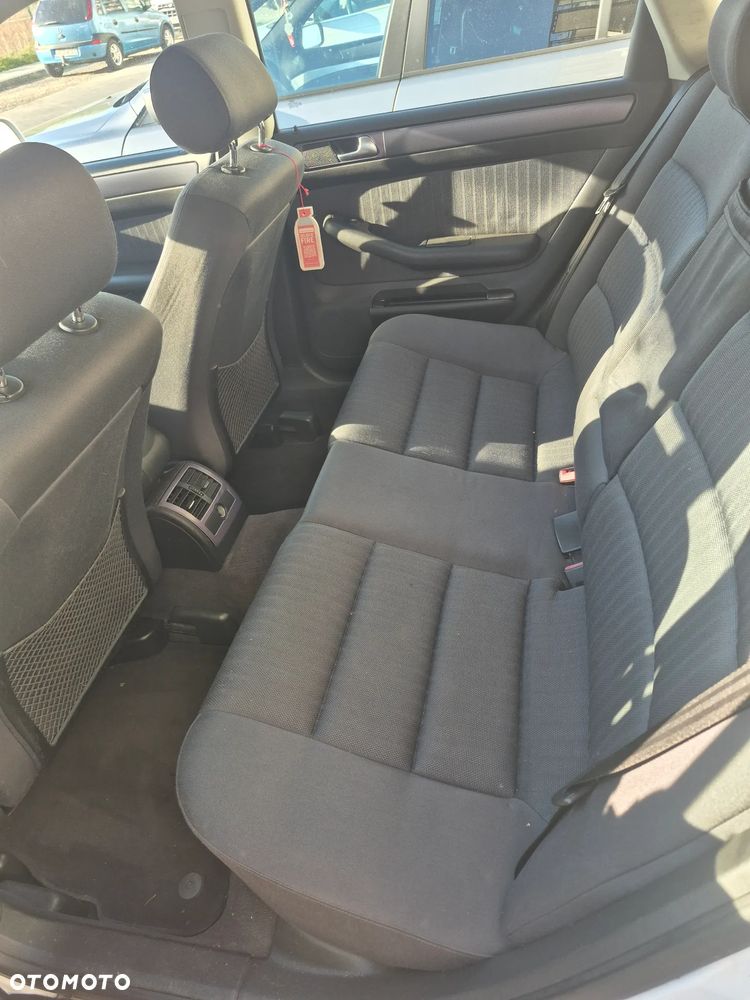Audi A6 Avant - 32