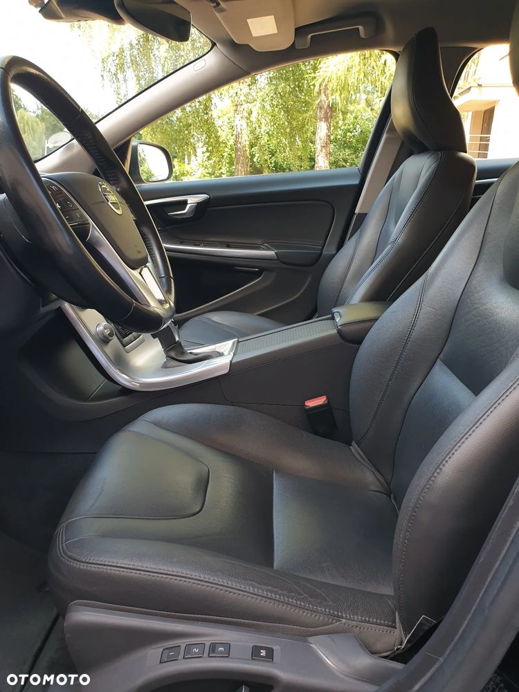 Volvo V60 D3 Geartronic Summum - 22