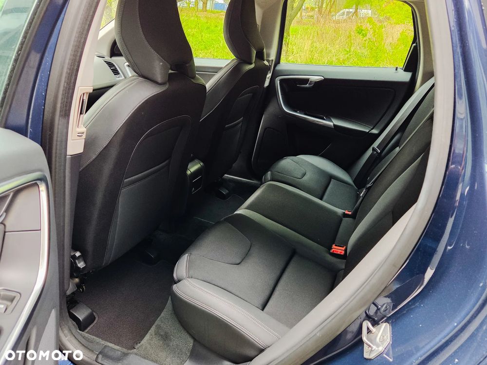 Volvo XC 60 D4 Momentum - 28