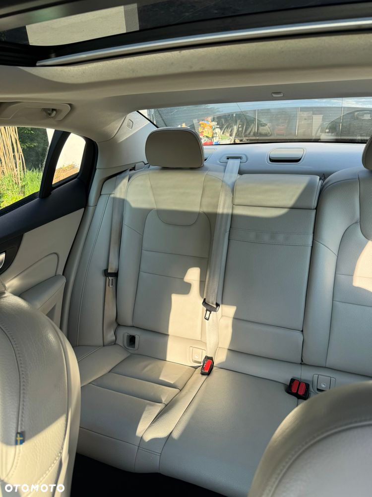 Volvo S60 T5 Momentum Pro - 24