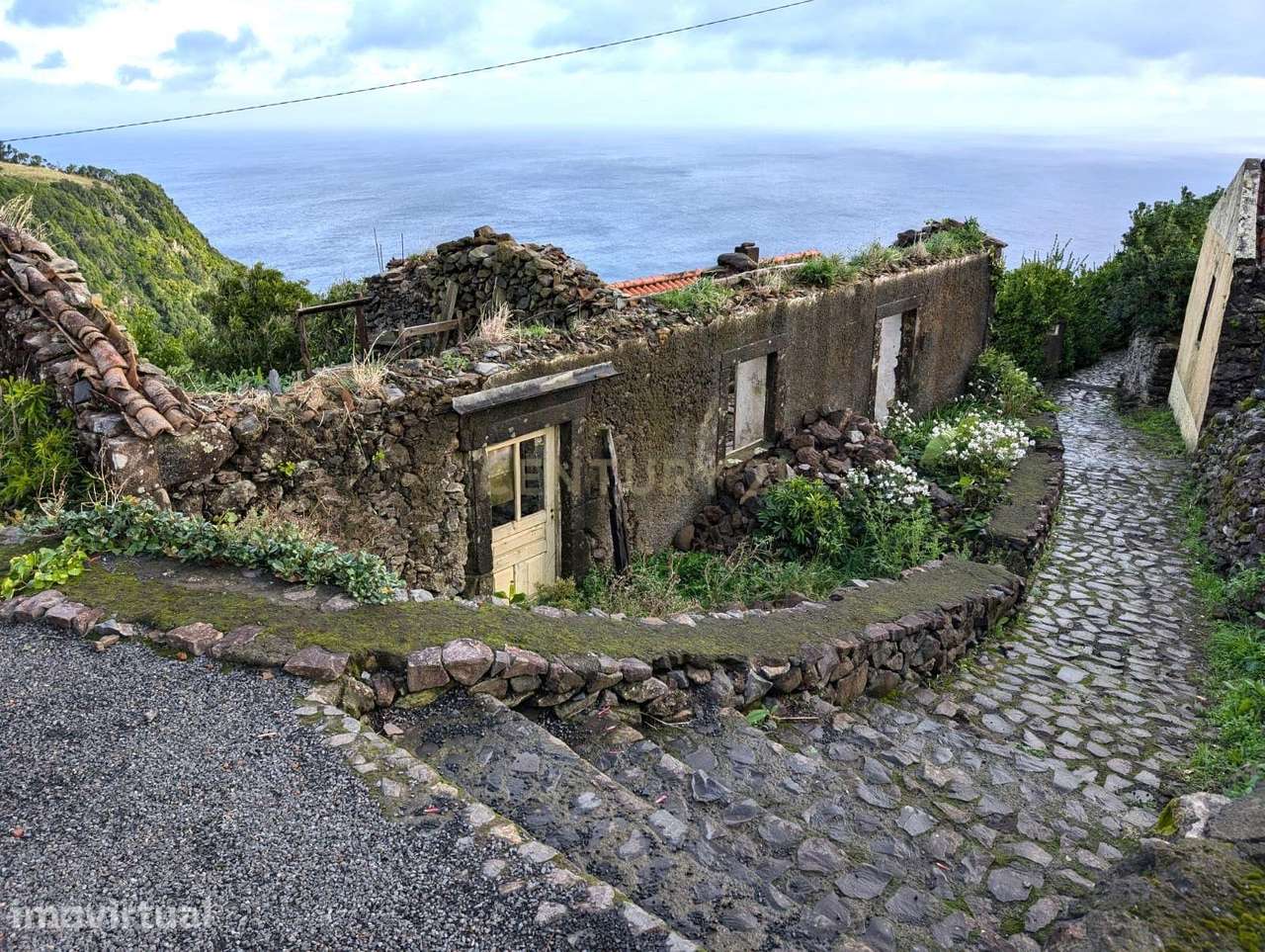 Ruína com vista deslumbrante para o mar – Ilha das Flores - Grande imagem: 3/10