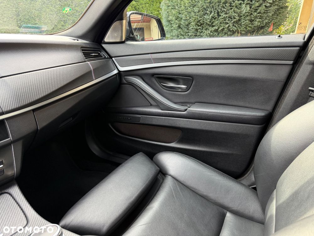 BMW Seria 5 530d xDrive Sport-Aut Luxury Line - 33