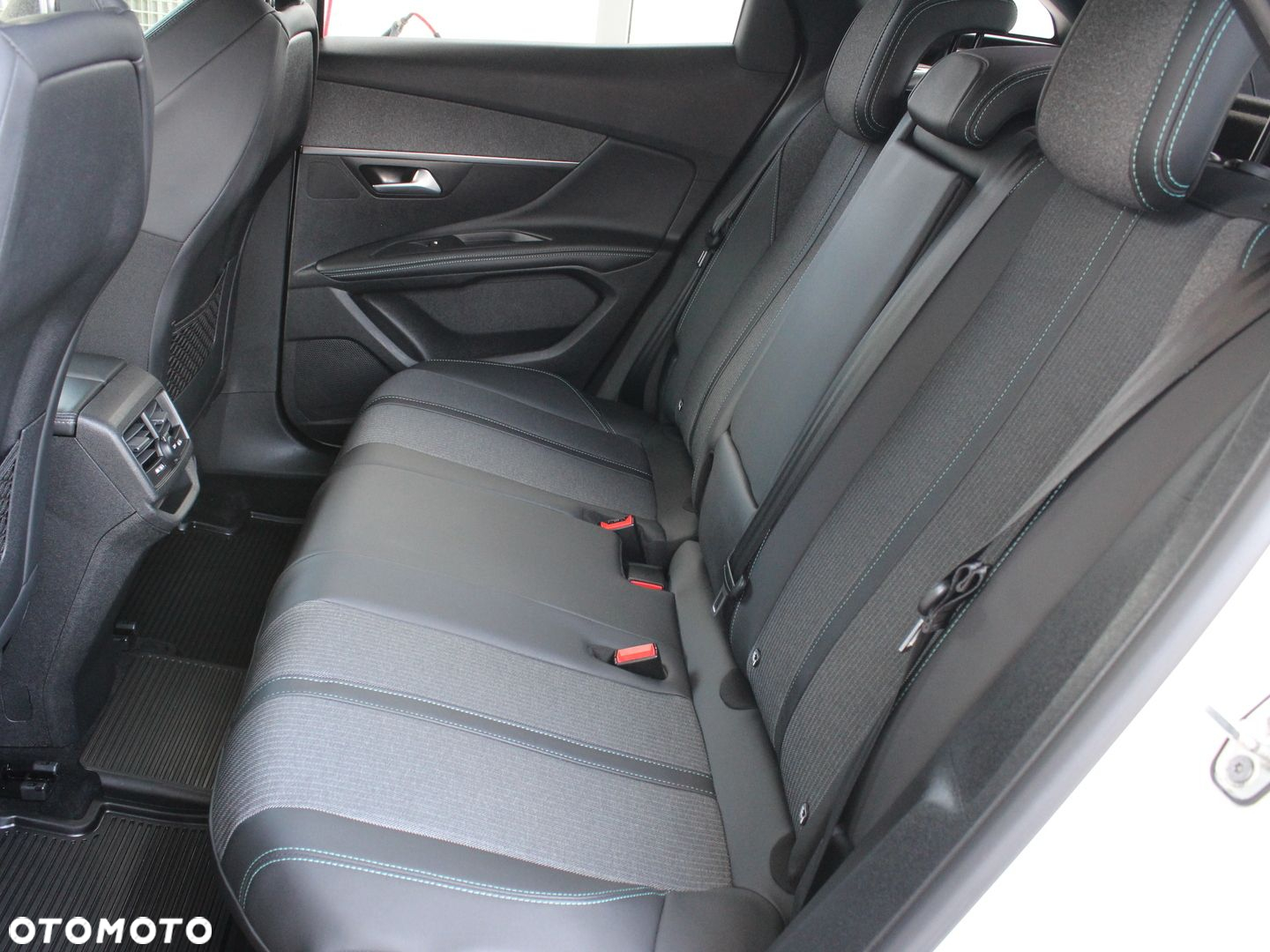 Peugeot 3008 1.2 PureTech Allure Pack S&S - 17