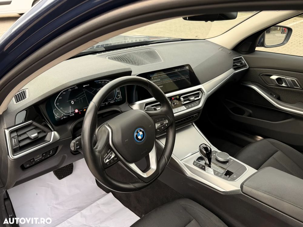 BMW Seria 3 330e Aut. Advantage - 27