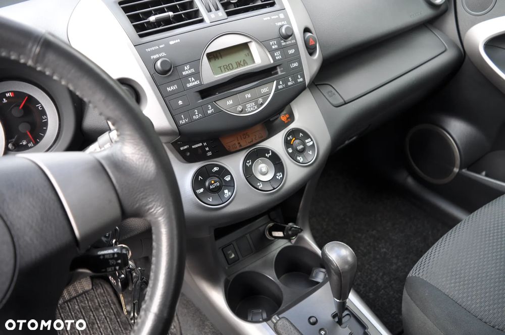 Toyota RAV4 2.0 4x4 Automatik - 26