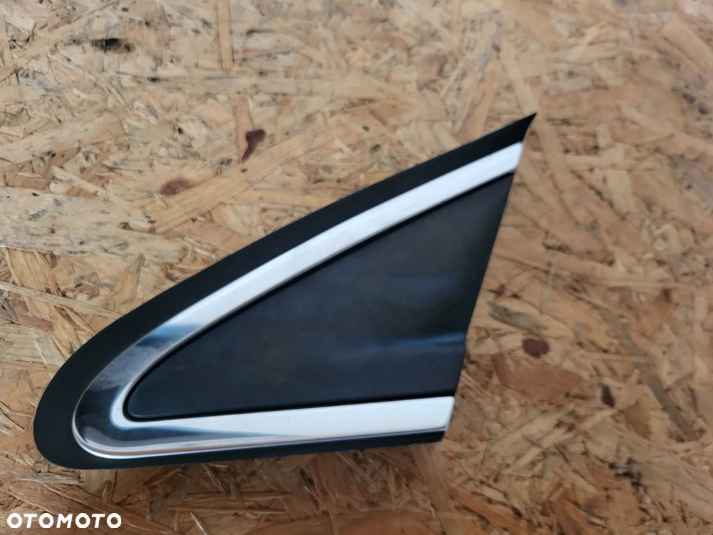 Trójkąt błotnika lewy przedni Peugeot 208 chrom - 1