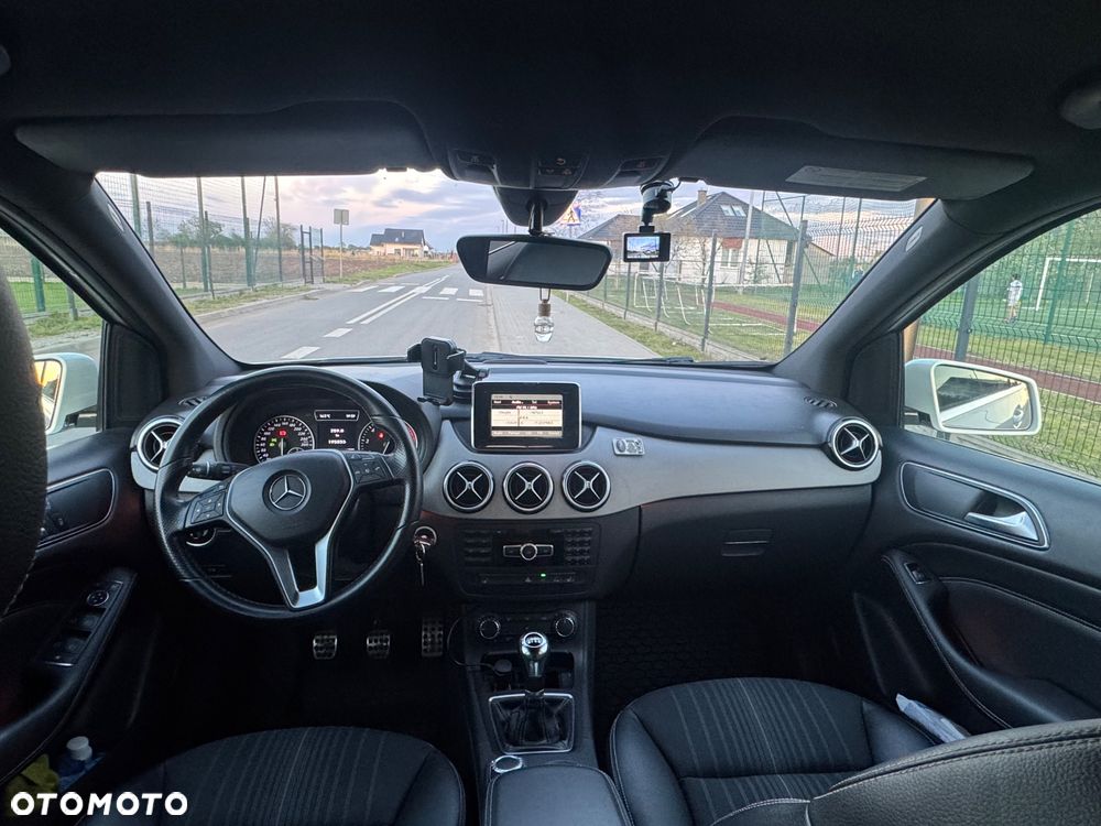 Mercedes-Benz Klasa B 180 (BlueEFFICIENCY) - 14