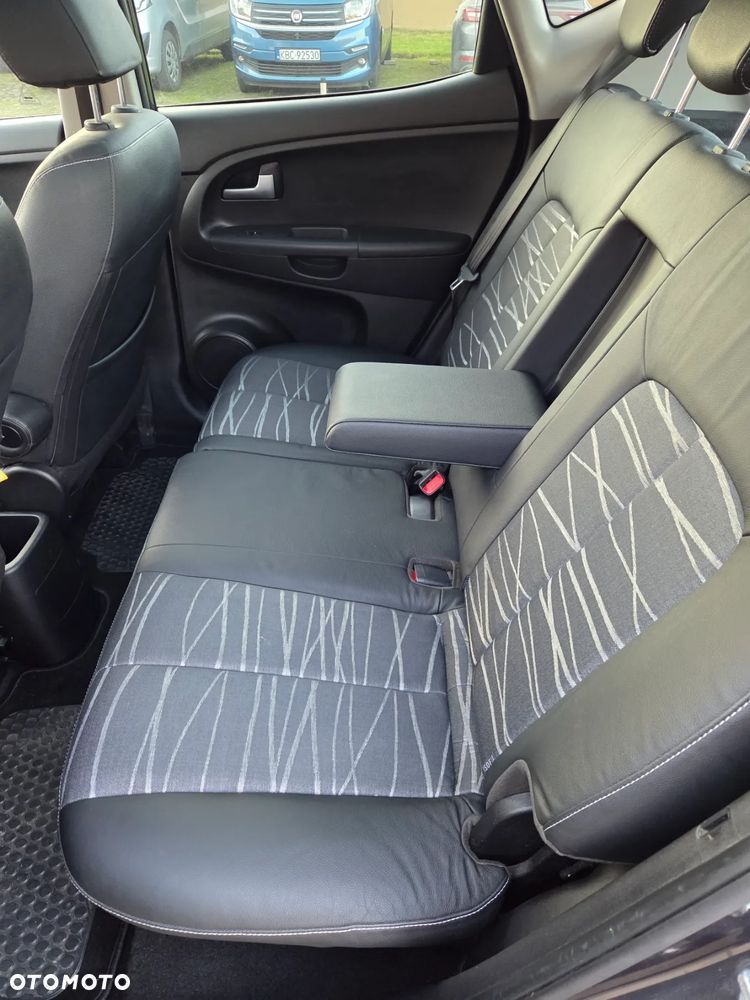 Kia Venga 1.6 CVVT Titanium Collection - 17