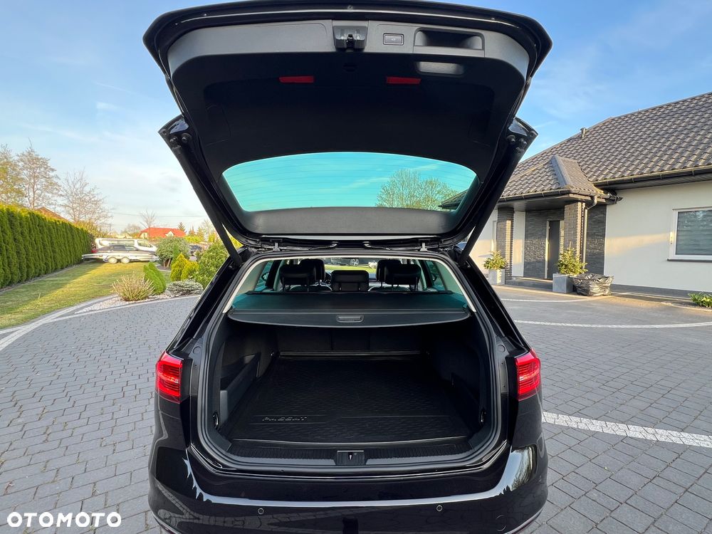 Volkswagen Passat Variant 2.0 TDI SCR 4Motion DSG Highline - 36