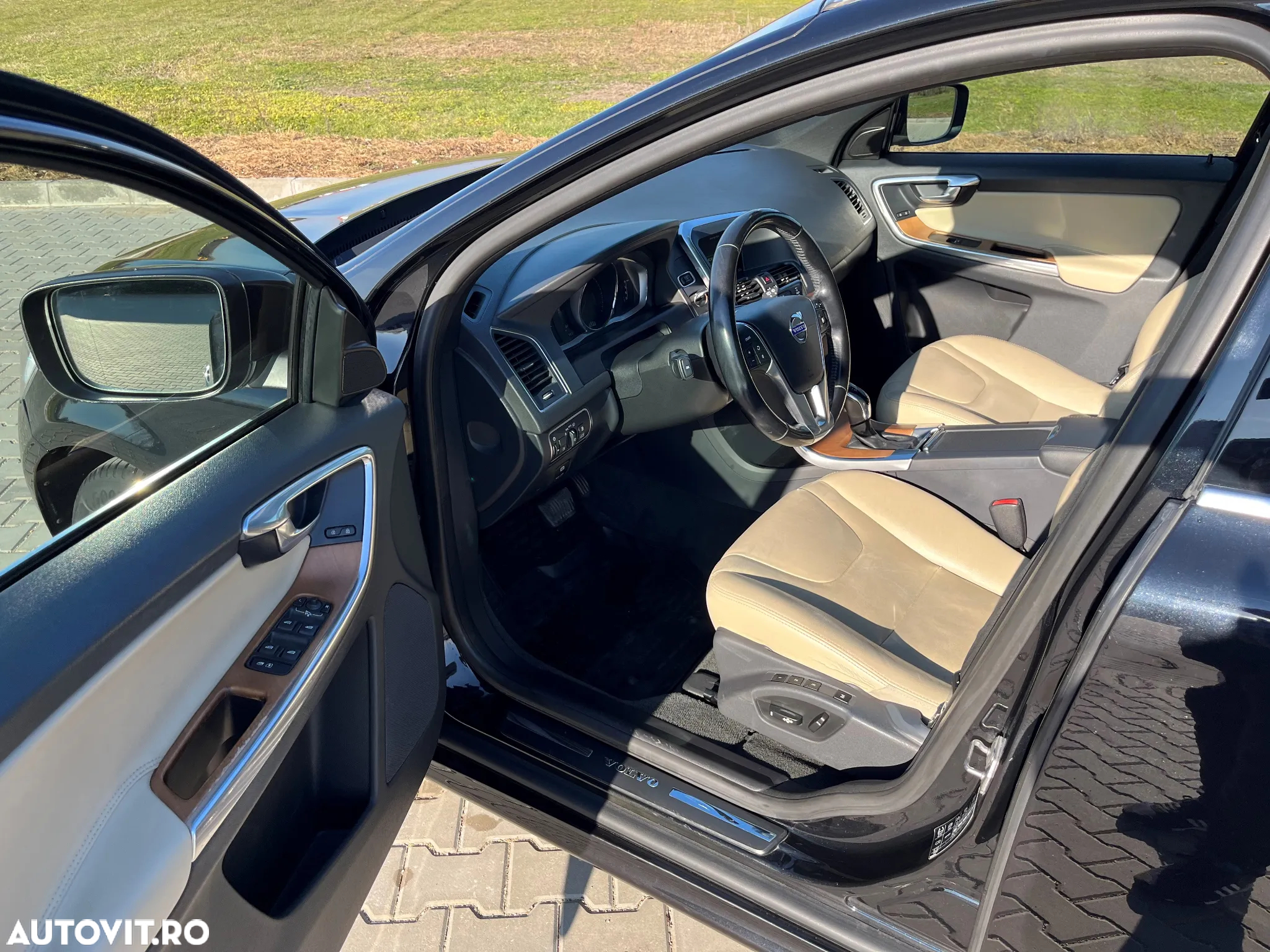 Volvo XC 60 D5 AWD Aut. Momentum - 2