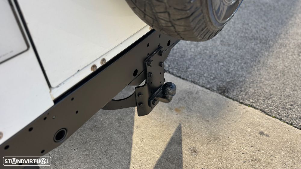 Land Rover Defender 110 DPF Station Wagon E - 27