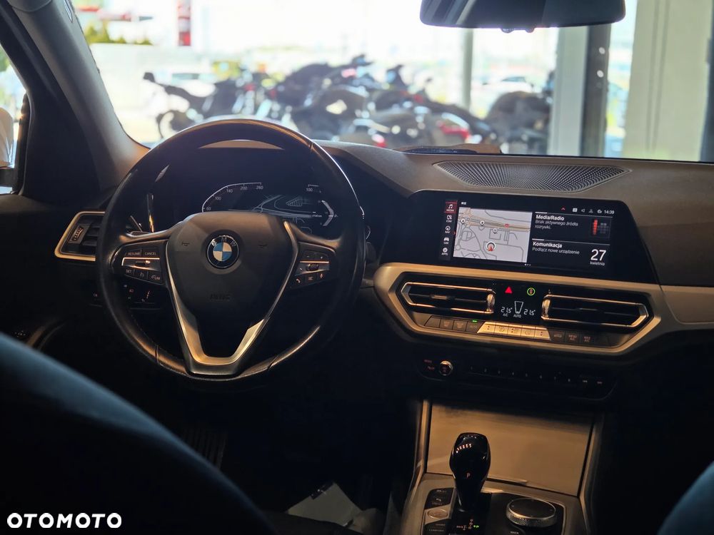 BMW Seria 3 318i Advantage - 8