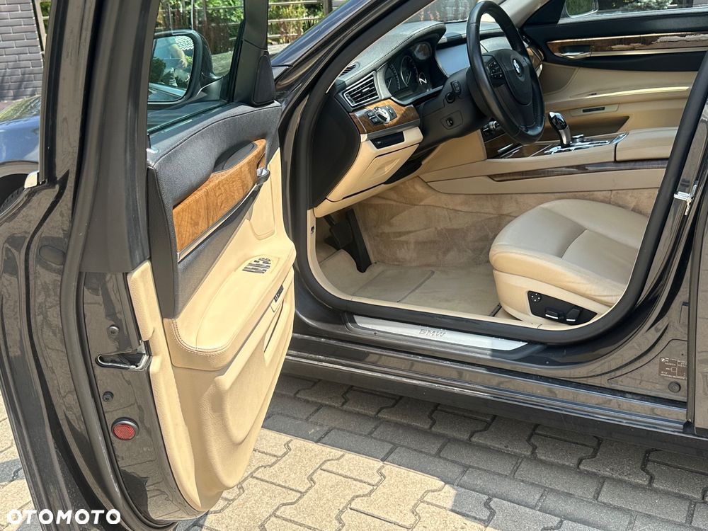 BMW Seria 7 740i - 21