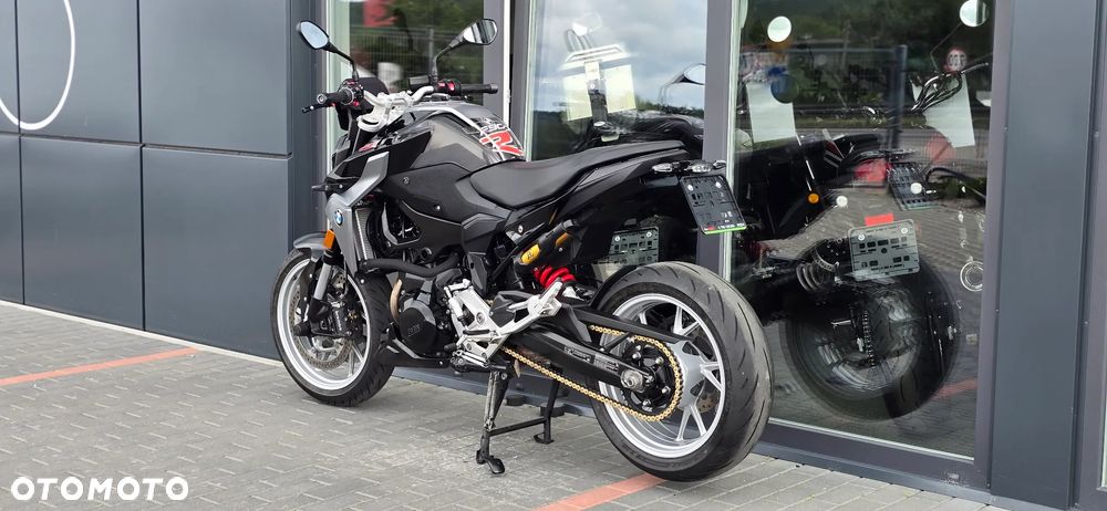 BMW F - 26