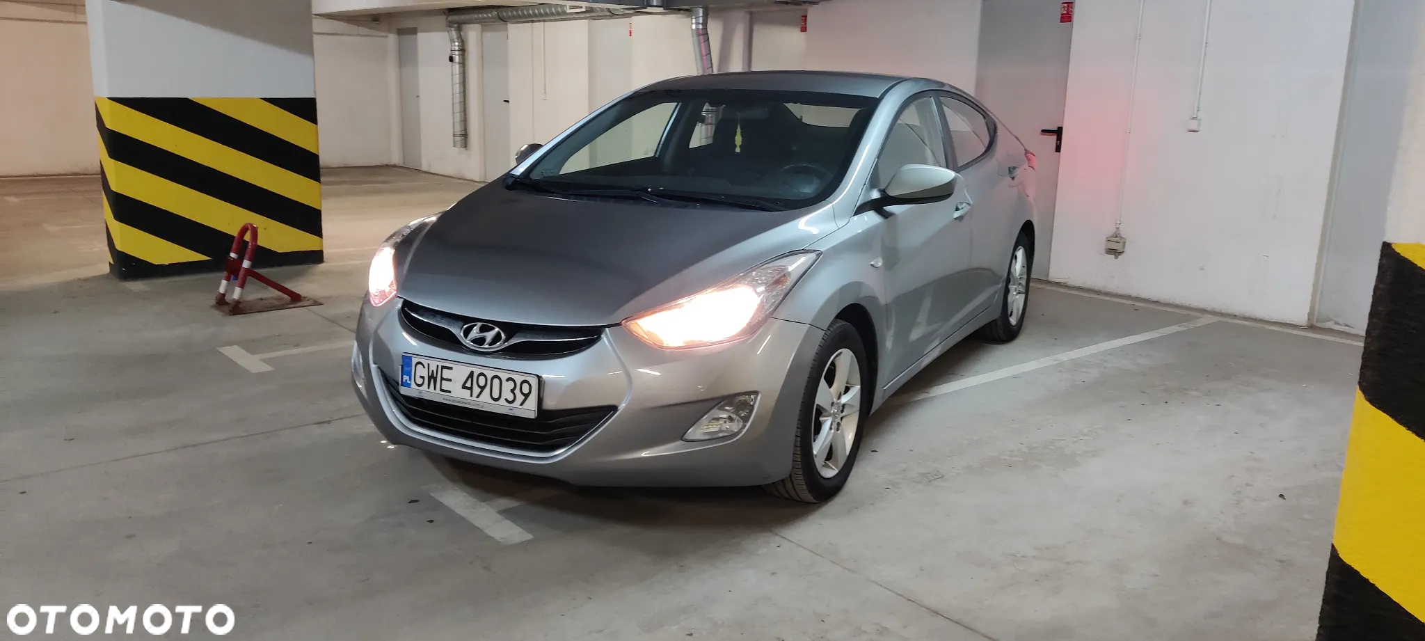 Hyundai Elantra 1.6 Comfort - 12