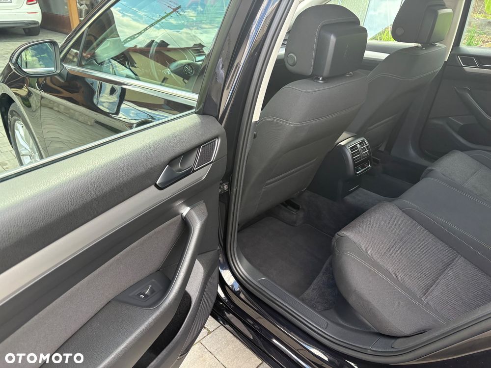 Volkswagen Passat - 19