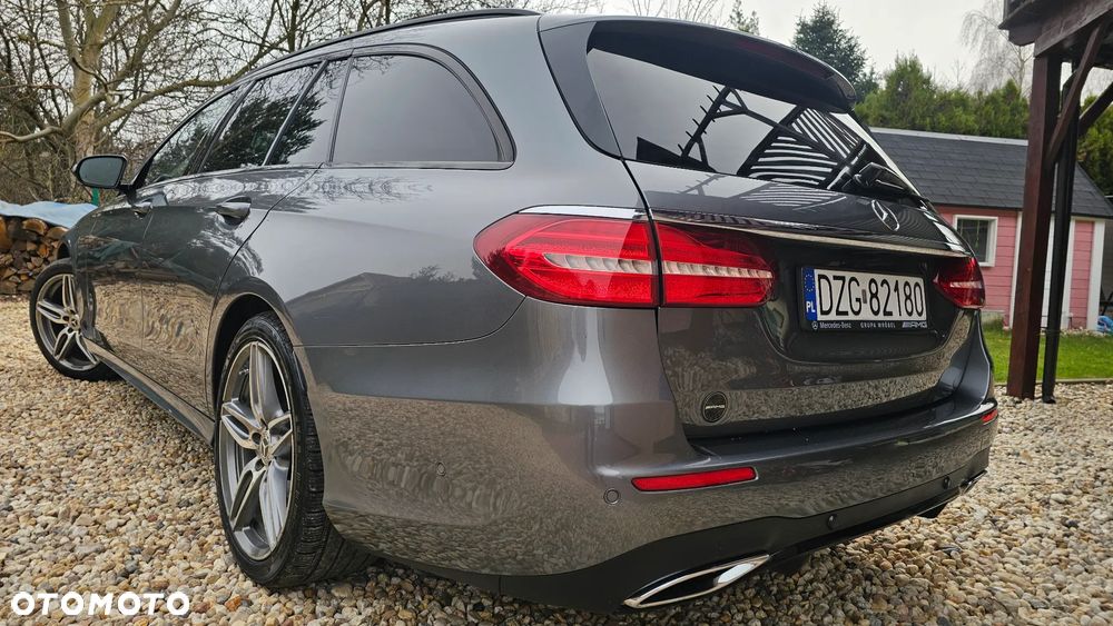 Mercedes-Benz Klasa E 220 d 4Matic 9G-TRONIC AMG Line - 5